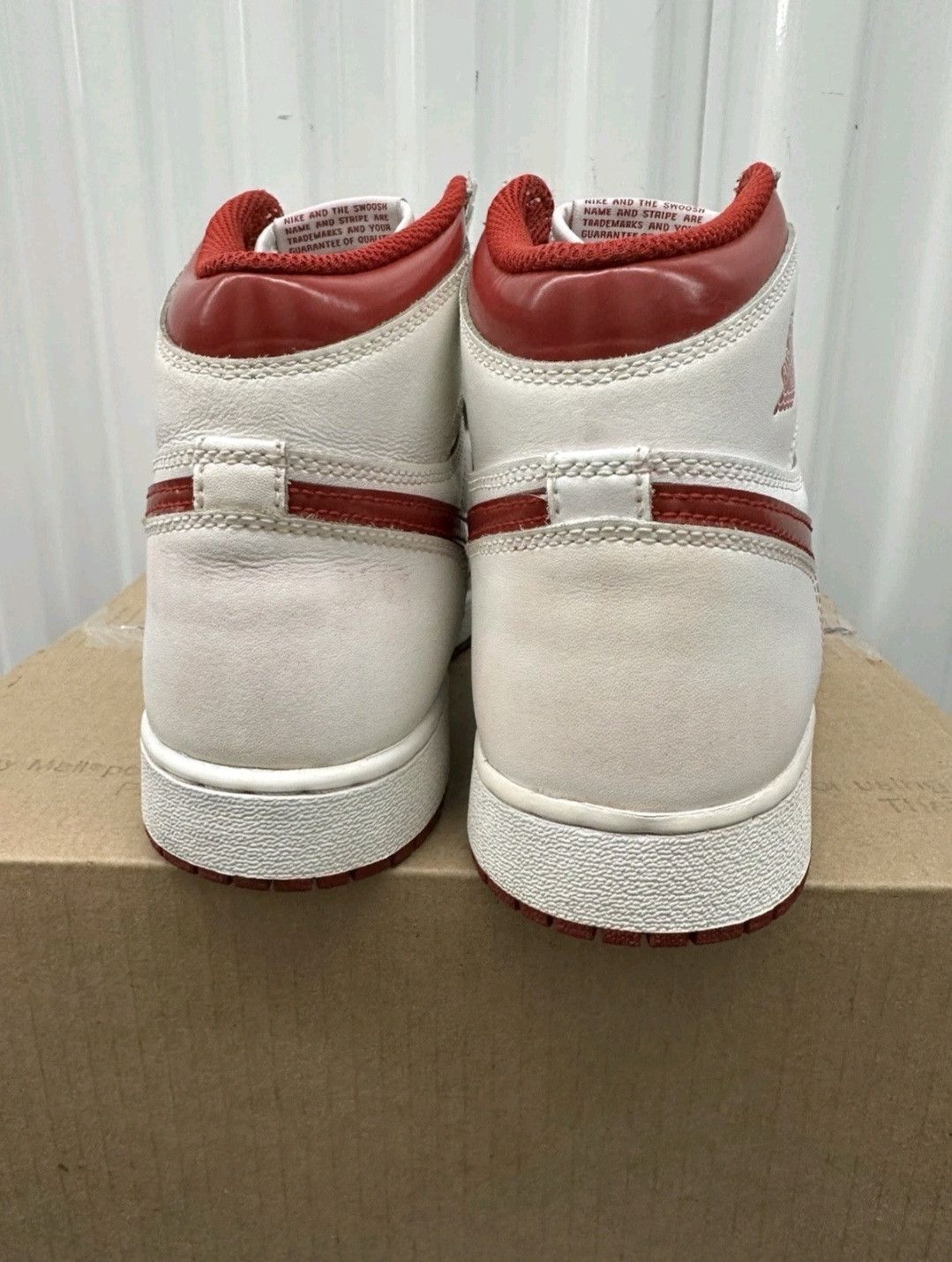 Jordan Brand Nike Air Jordan Retro 1 High OG GS Metallic Red Size 7Y Size US 7 / EU 40 - 9 Thumbnail