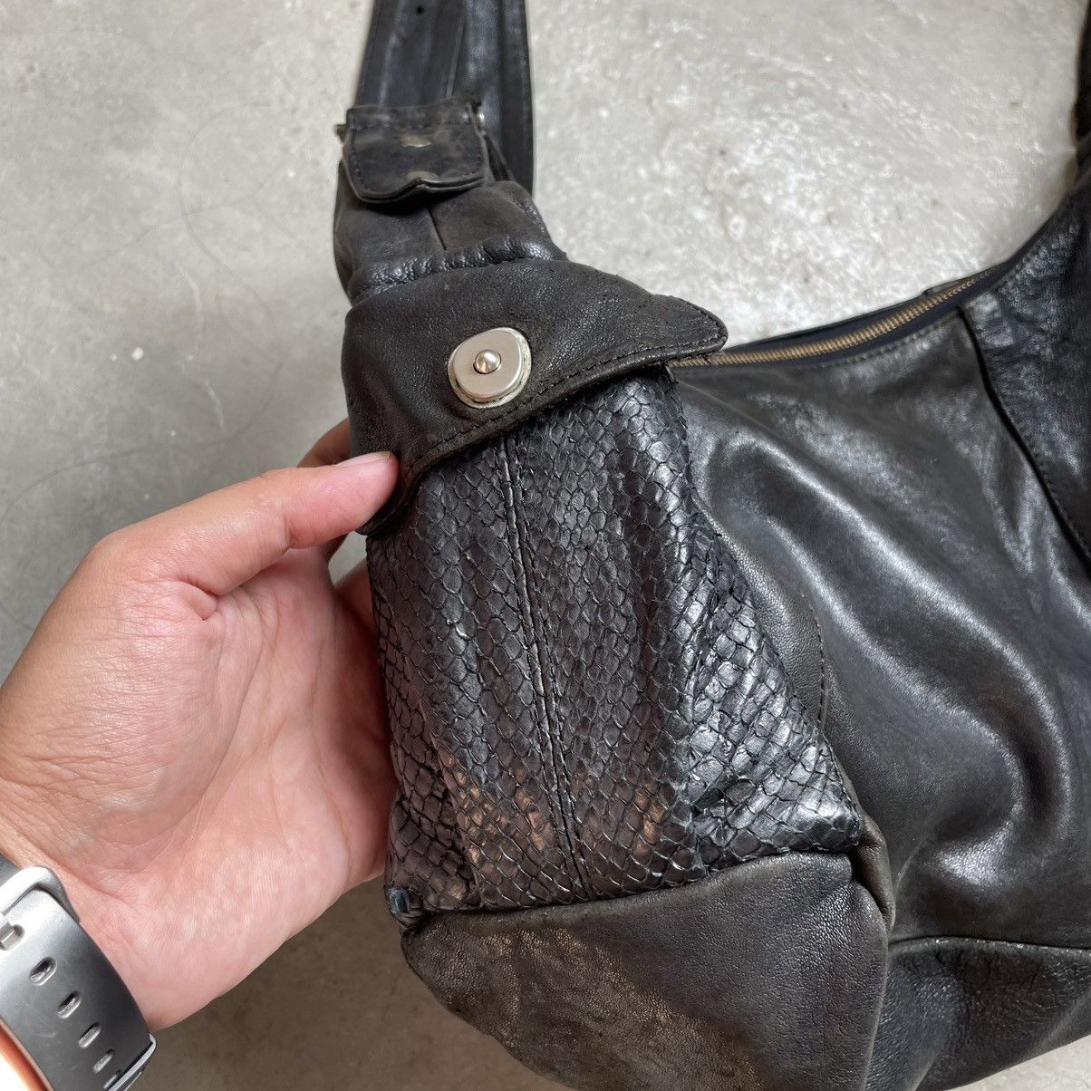Japanese Brand RIRI ZIPPER 🇮🇹 leather sling bag messenger bag Size ONE SIZE - 3 Thumbnail