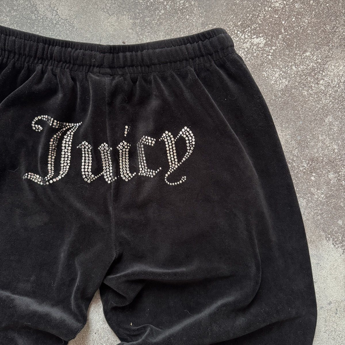 Juicy Couture Juicy Couture Y2K Sexy Glam Rhinestones Velour Track Pants Size 28" / US 6 / IT 42 - 5 Thumbnail