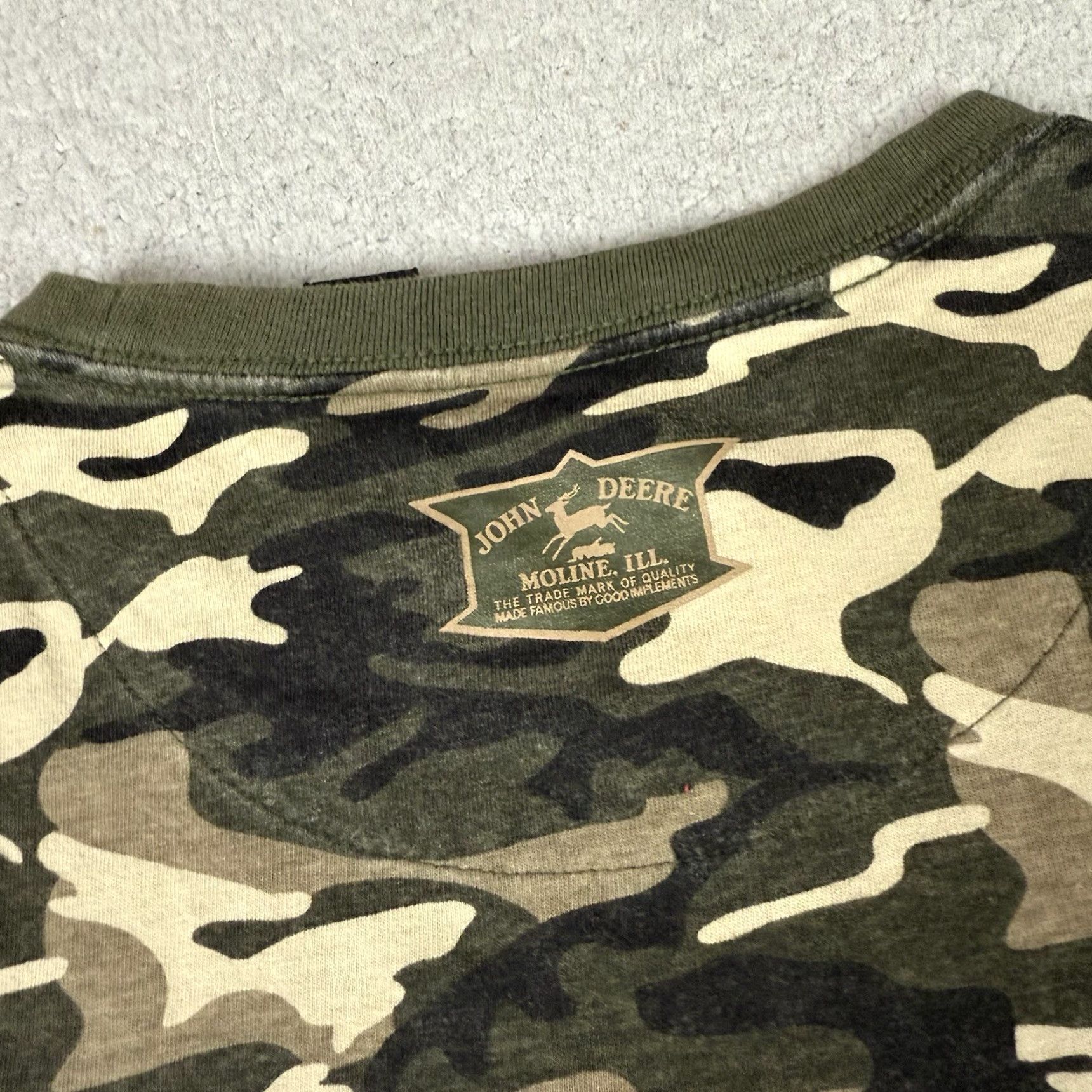 Delta VINTAGE John Deere T Shirt Mens XL Green Camouflage Y2K Moline ILL Casual Hunting Camo Mens Size US XL / EU 56 / 4 - 7 Thumbnail