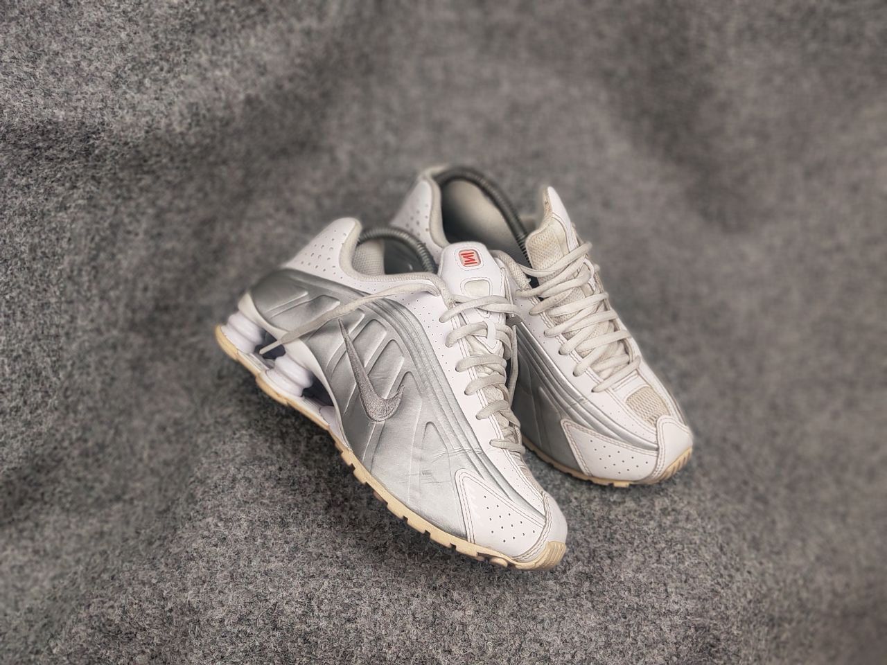 Nike Nike Shox R4 White Metallic Vintage Y2K Style Sneakers shoes Size US 5.5 / IT 35.5 - 4 Thumbnail