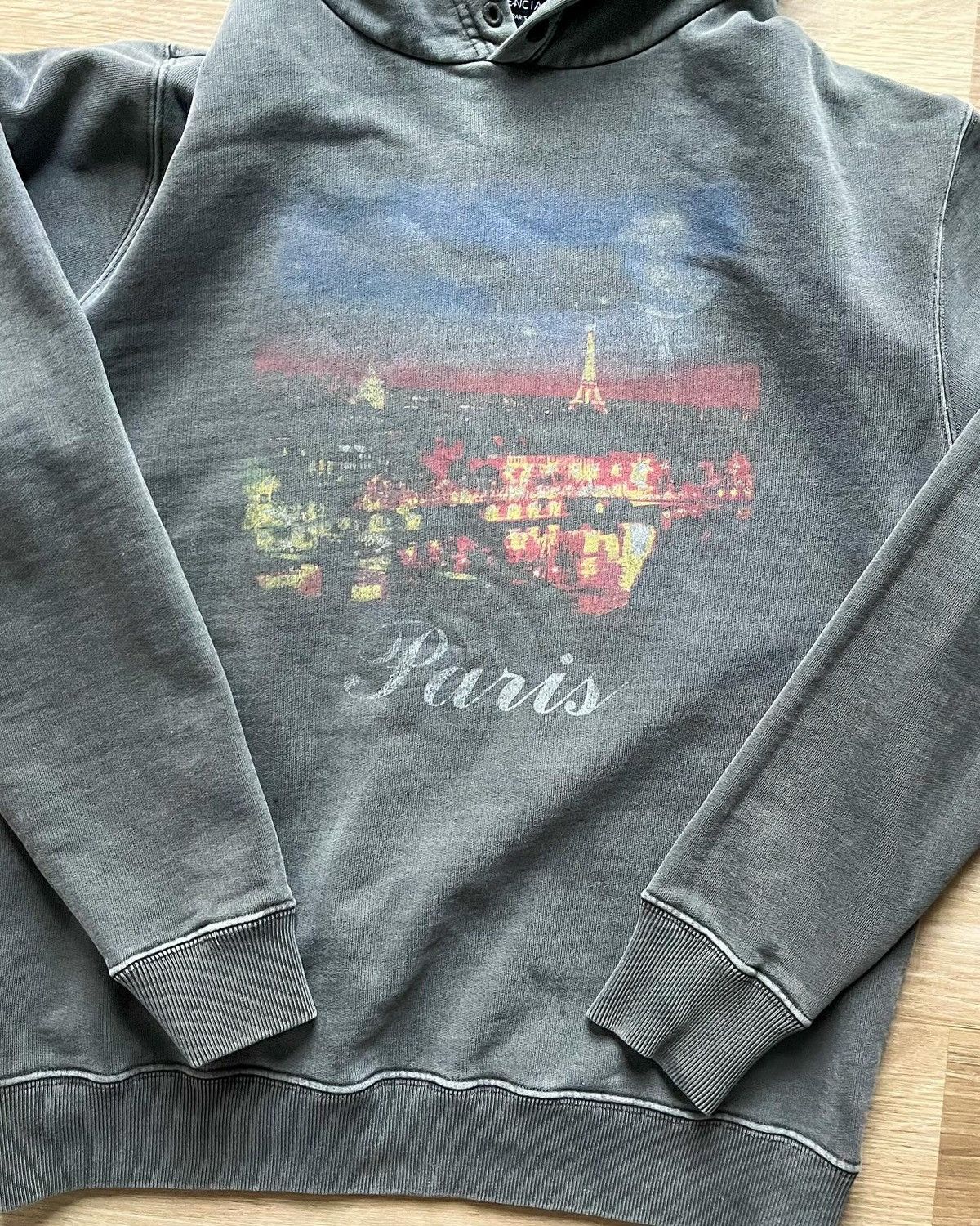 Balenciaga Balenciaga Fw17 ‘Paris’ Hoodie Size US S / EU 44-46 / 1 - 2 Thumbnail