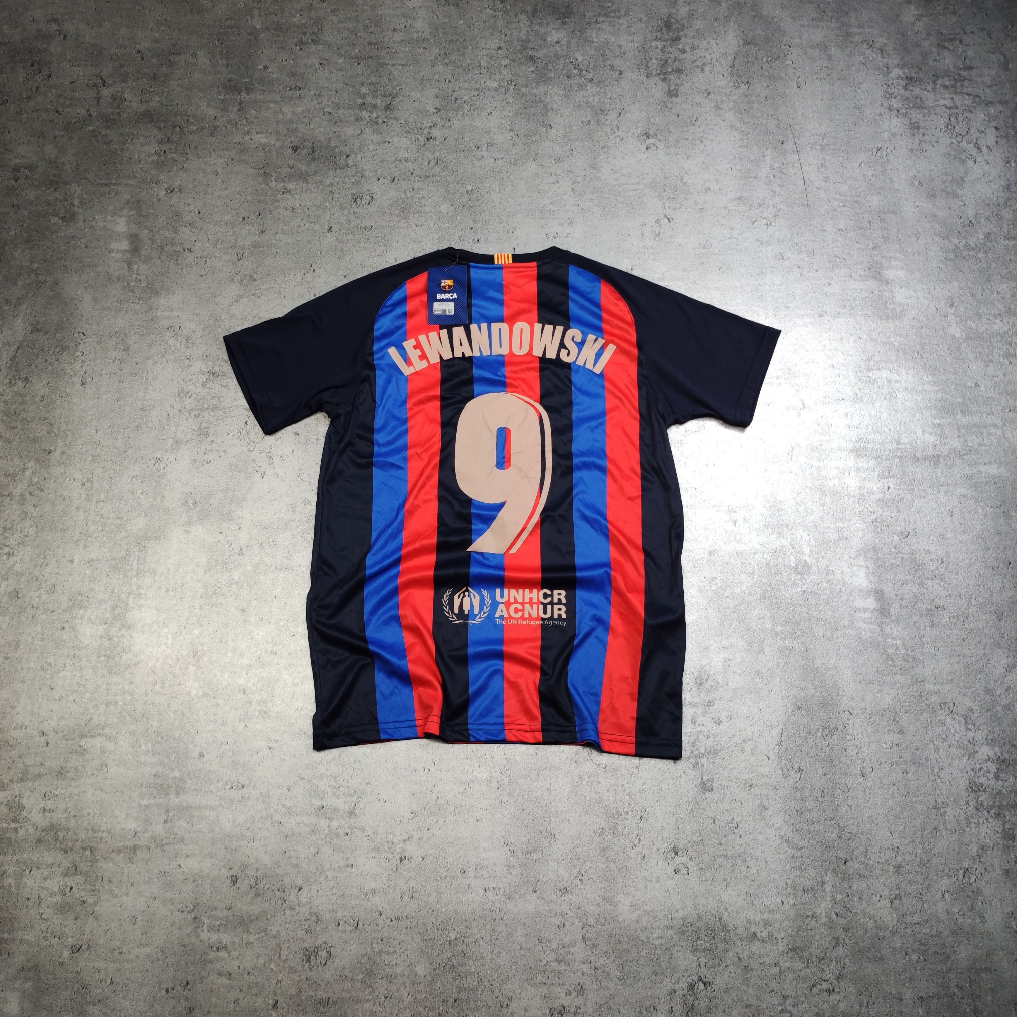 Other RARE Rogers Official Spain FC Barcelona #9 Lewandowski Kit Size US S / EU 44-46 / 1 - 1 Thumbnail