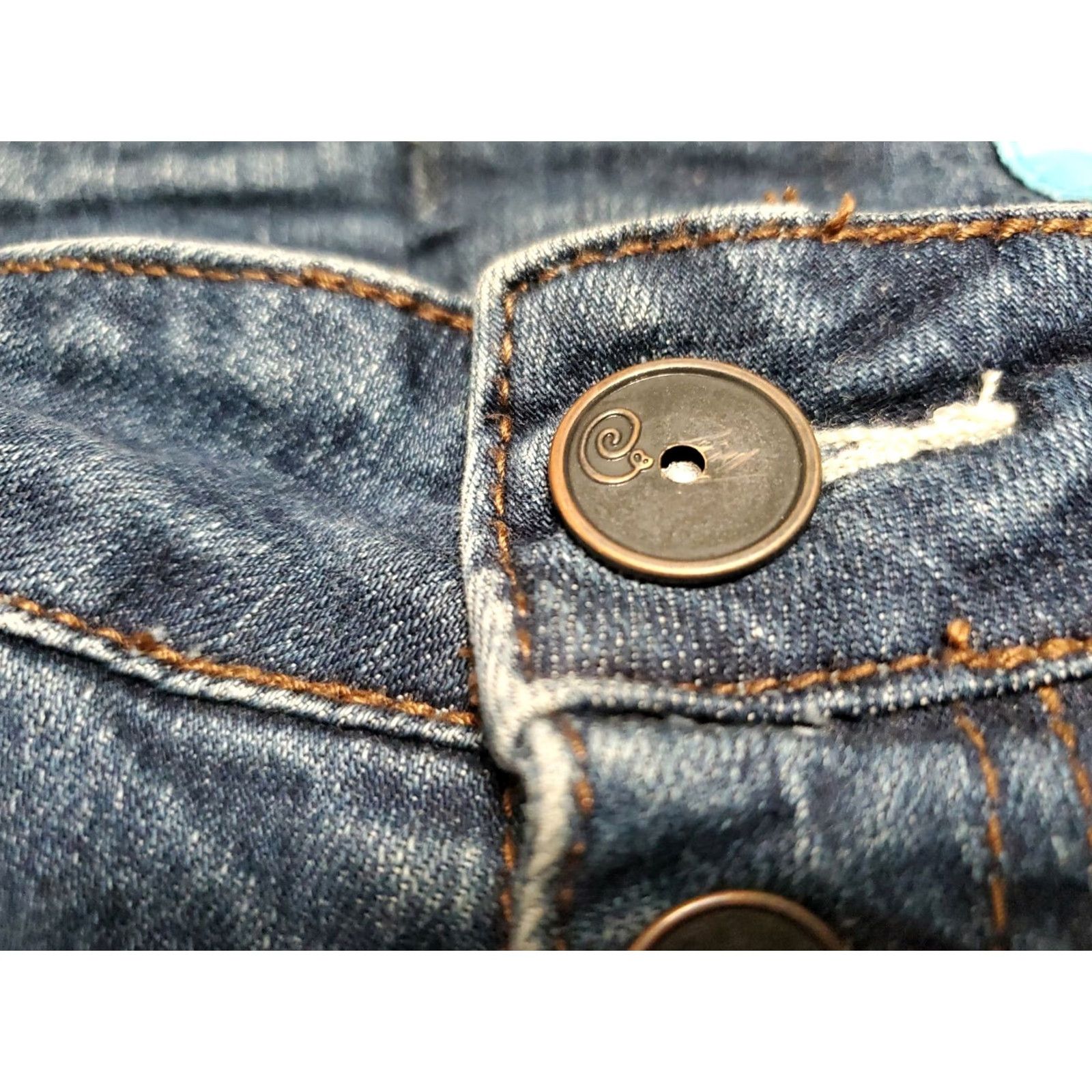 Denime VINTAGE Indigo Rein Juniors' High-Rise 5~ Button Fly Distressed Cuff Denim Shorts Size 9 Size 30" / US 8 / IT 44 - 3 Thumbnail