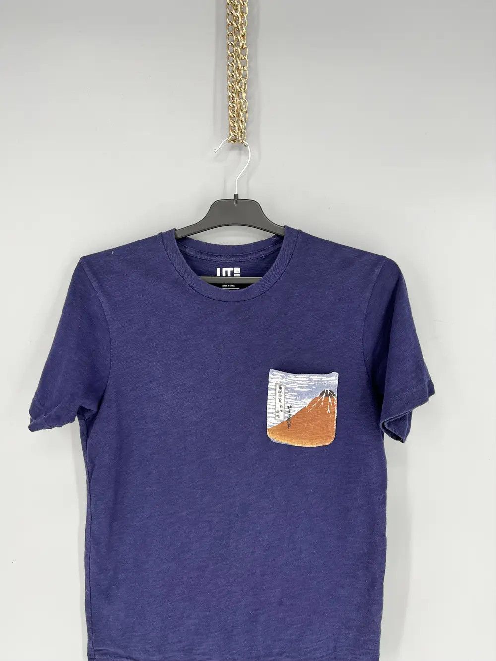 Japanese Brand × Uniqlo × Vintage Mens Uniqlo Hokusai Blue T Shirt art tee Japanese Brand y2k Size US S / EU 44-46 / 1 - 6 Thumbnail