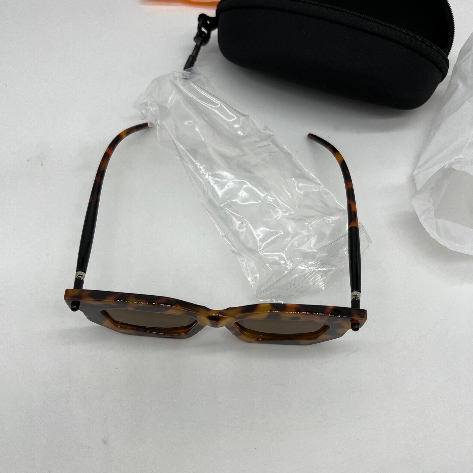Other OQQ Fashion Sunglasses for Women Brown Color New in Box Size ONE SIZE - 4 Thumbnail