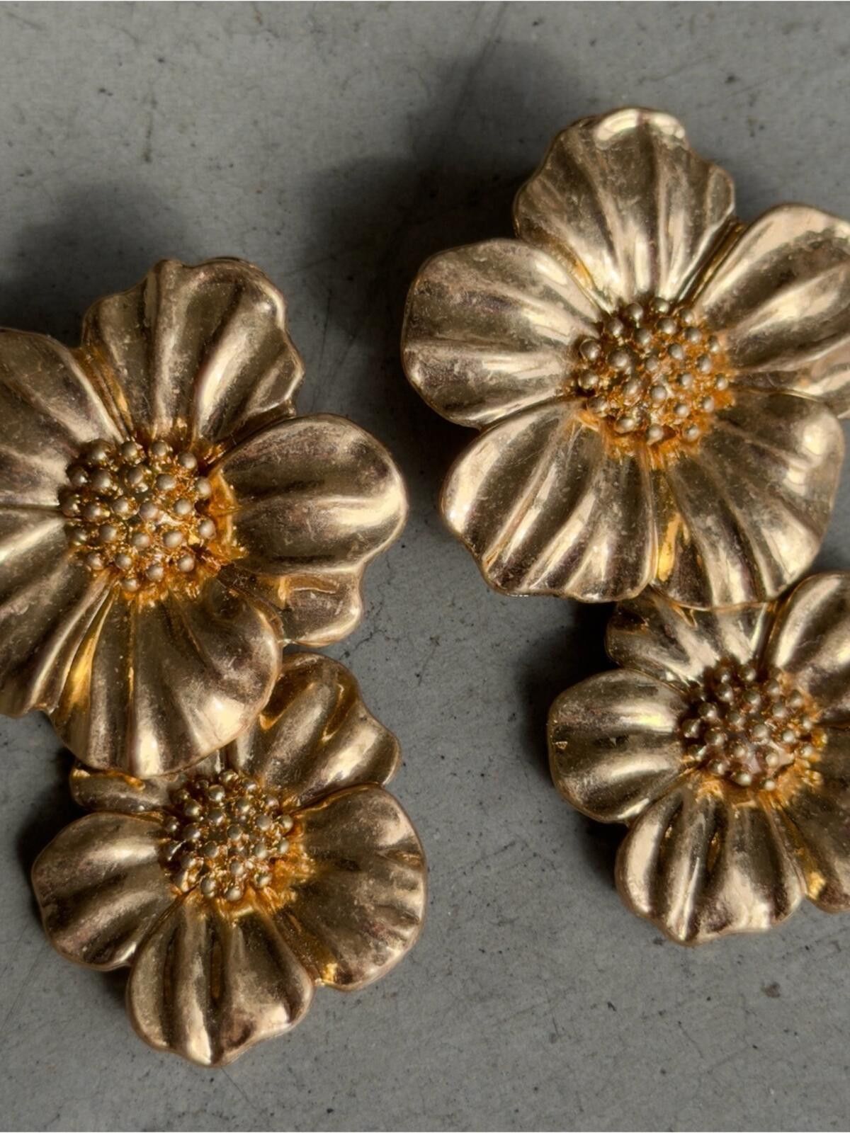 Mango Mango / Statement Floral Drop Earrings / Gold Size ONE SIZE - 3 Thumbnail