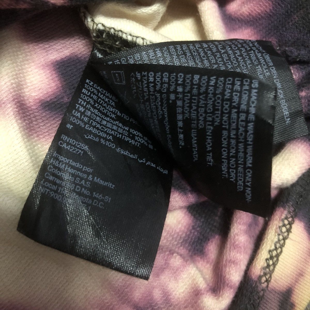 Billie Eilish × H&M BILLIE EILISH x DIVIDED H&M COPYRIGHT 2020 Size US XL / EU 56 / 4 - 22 Thumbnail