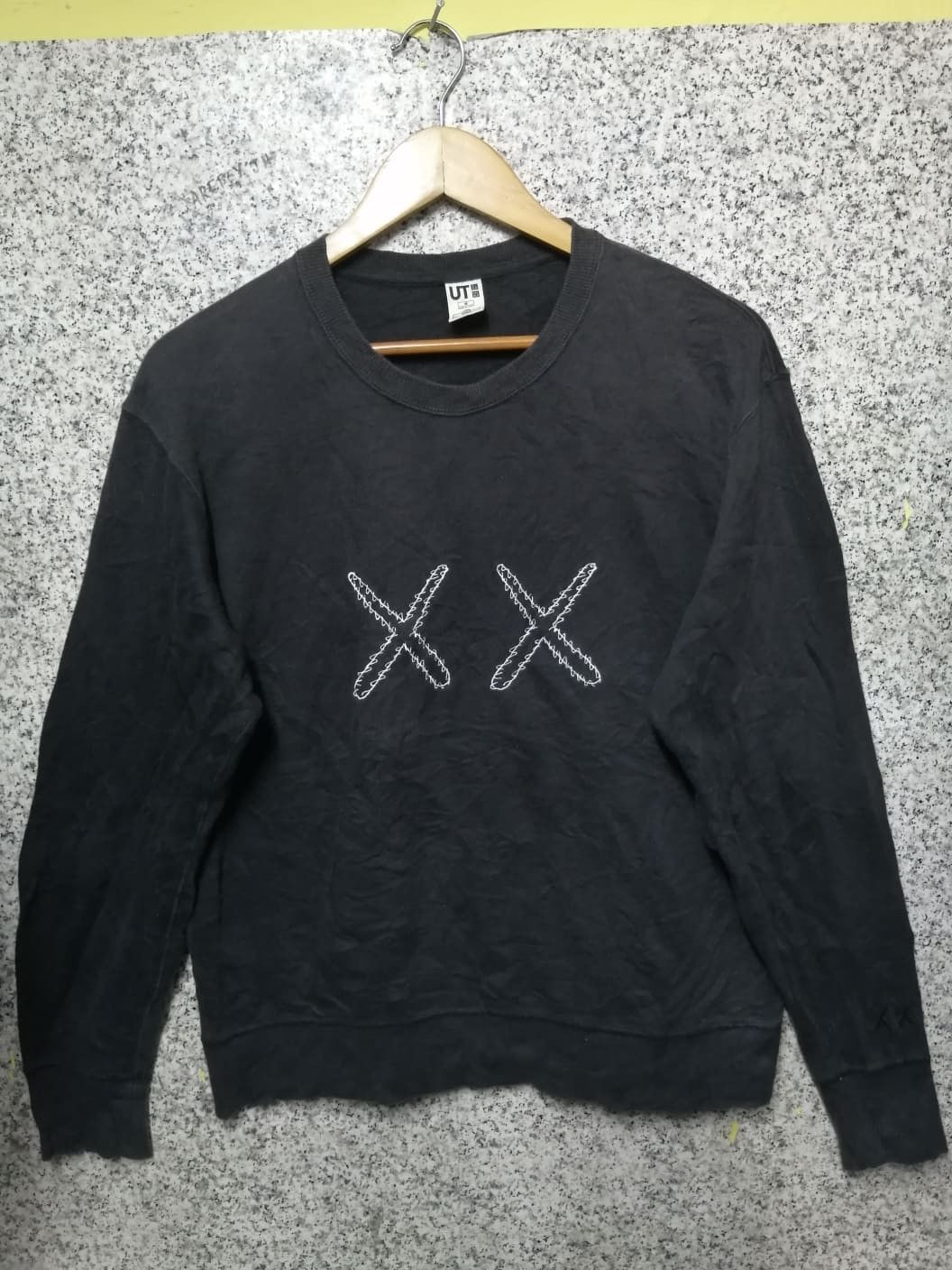 Japanese Brand × Kaws × Uniqlo KAWS x Uniqlo Sesame Street Very Rare Size US M / EU 48-50 / 2 - 2 Thumbnail