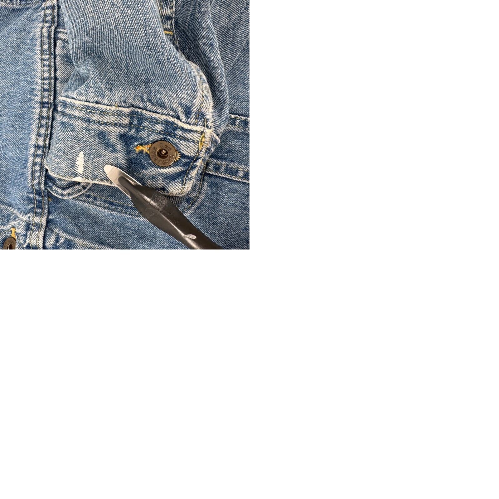 Vintage VINTAGE Lee Dungarees Denim Jacket Blue Trucker Style Large XL Bomber Jacket Mens Button-Down Collar Pockets Workwear Casual Size US 36 / EU 52 - 9 Thumbnail