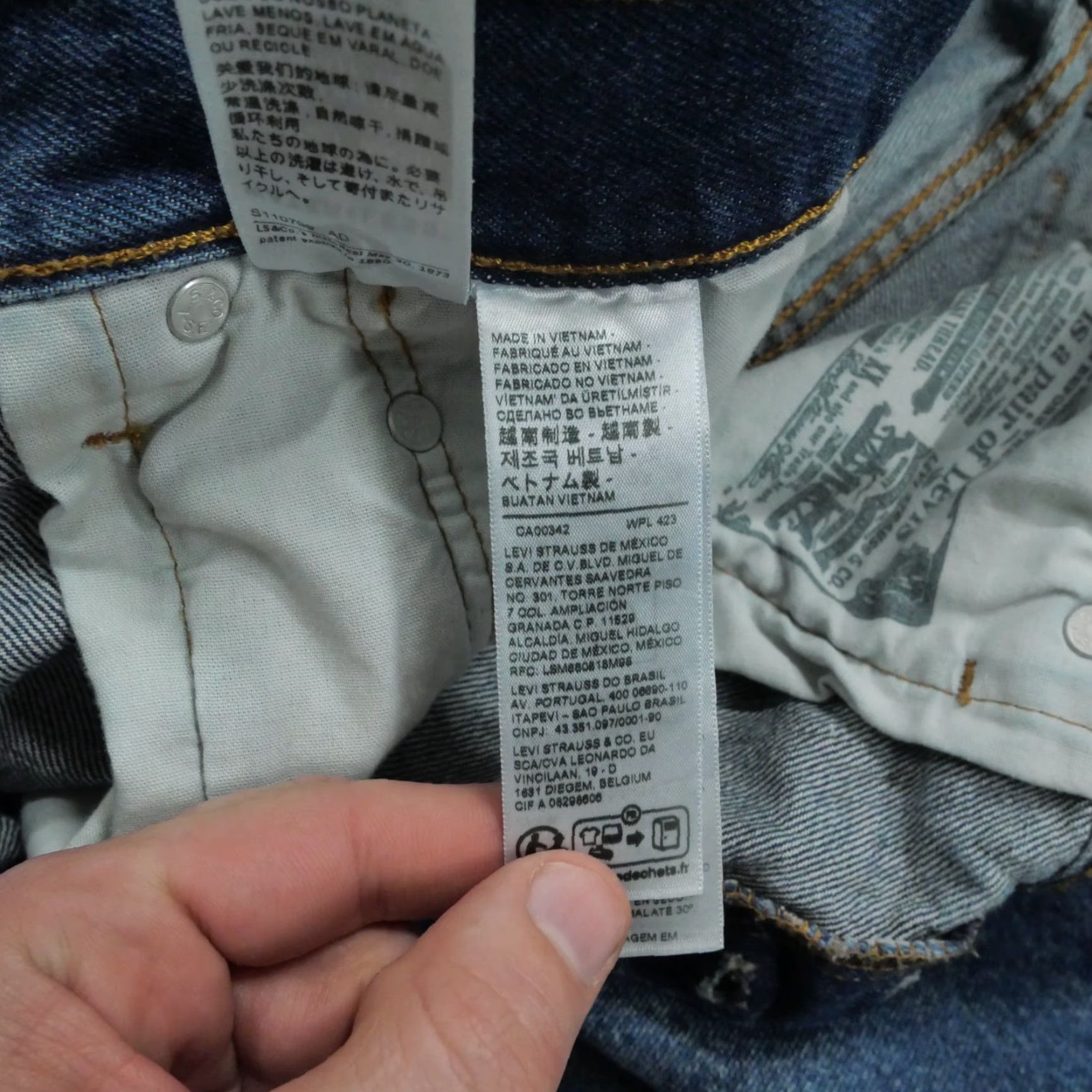 Levi's VINTAGE Levis 501 Shorts Womens 34 Blue Denim Button Fly Fade Whiskers 33x6 Size 24" / US 00 / IT 34 - 4 Thumbnail