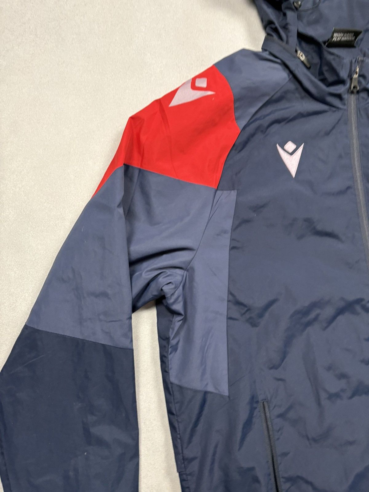 Macron Macron FC Basel 2024/2025 Hooded Jacket Football Windbreaker Size US M / EU 48-50 / 2 - 5 Thumbnail