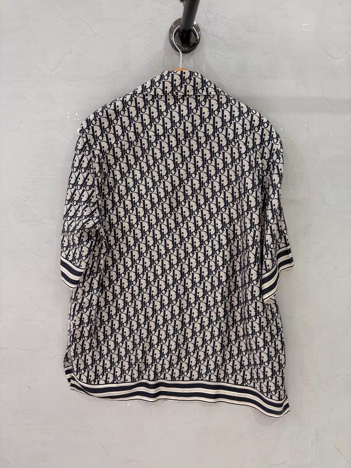 Dior Dior Oblique 100%Silk Oversized Pajama ShortSleeve 38 Mint Size US S / EU 44-46 / 1 - 3 Thumbnail