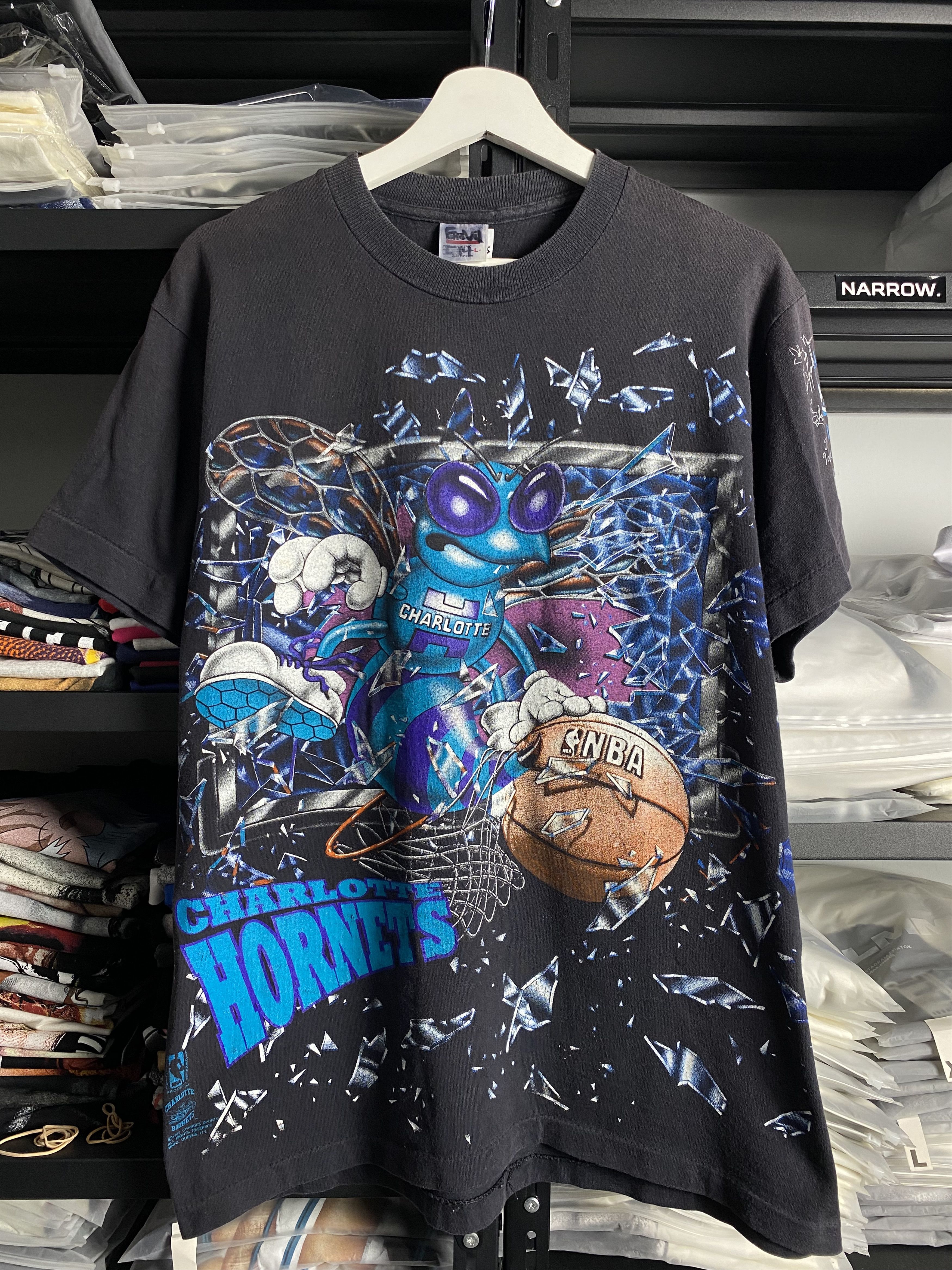 NBA Vintage Charlotte Hornets Glass Crack 90s Size US L / EU 52-54 / 3 - 1 Thumbnail