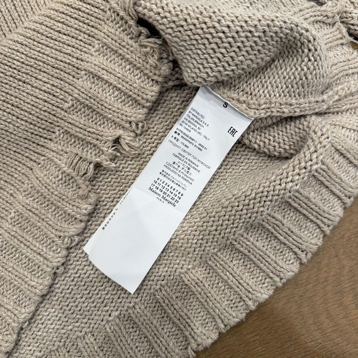 Maison Margiela DISTRESSED KNIT SWEATER Size US S / EU 44-46 / 1 - 3 Thumbnail