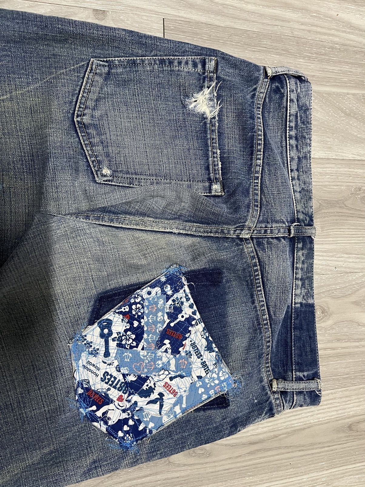 Spellbound SPELLBOUND - GHOST Pocket + Patches Jeans Size US 31 - 7 Thumbnail