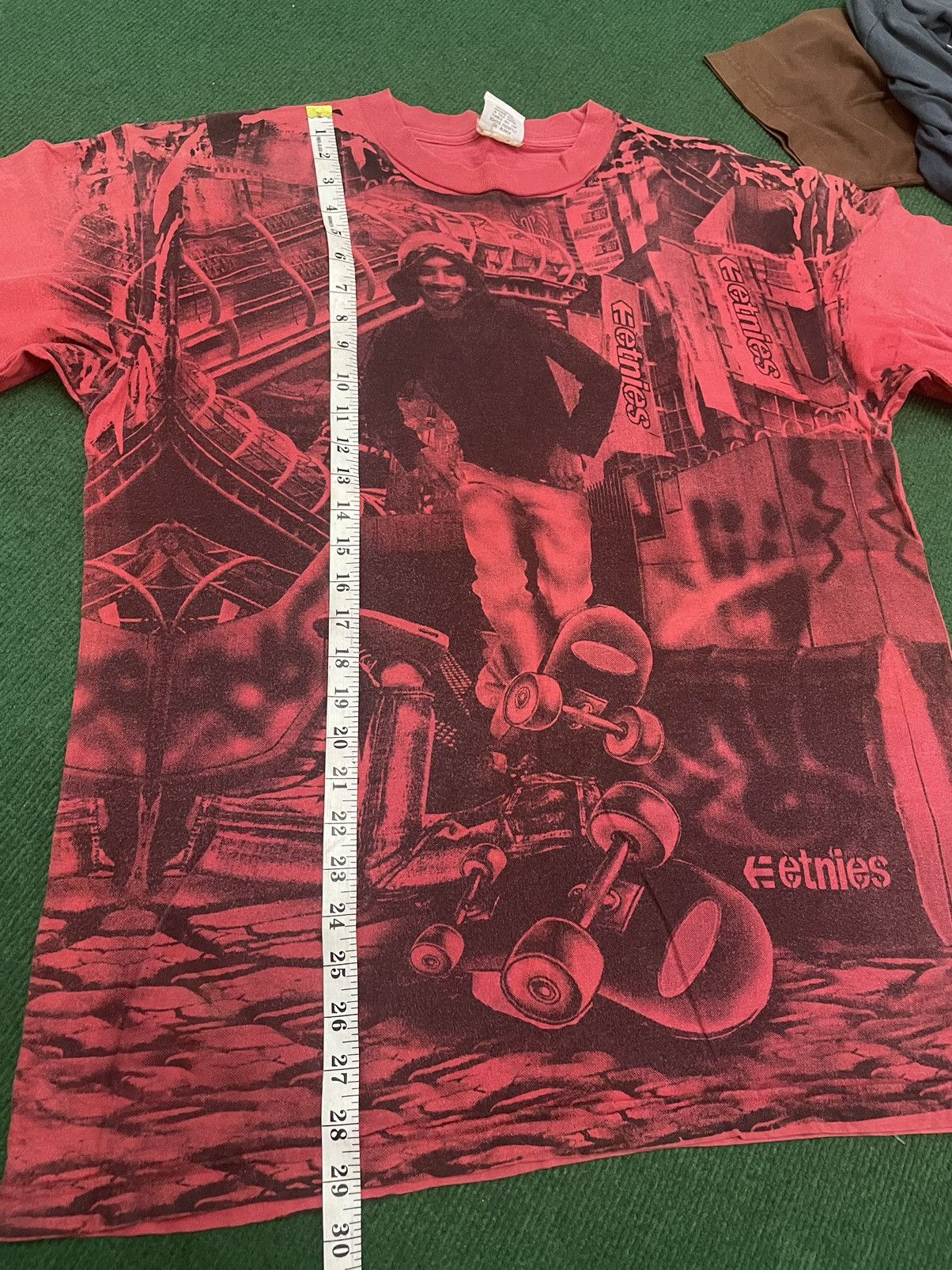Vintage Vintage Etnies Skateboarding Shirt Big Printed Size US L / EU 52-54 / 3 - 9 Thumbnail