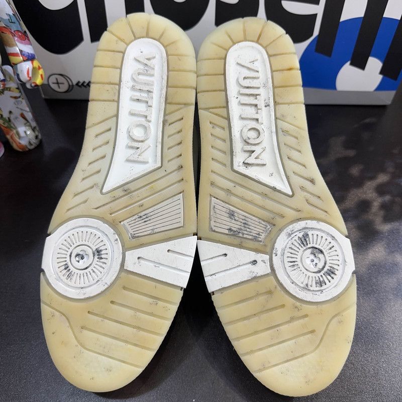 Louis Vuitton Louis Vuitton White Low-top Fashion Sneakers - Size US 9.5 / EU 42-43 - 4 Thumbnail