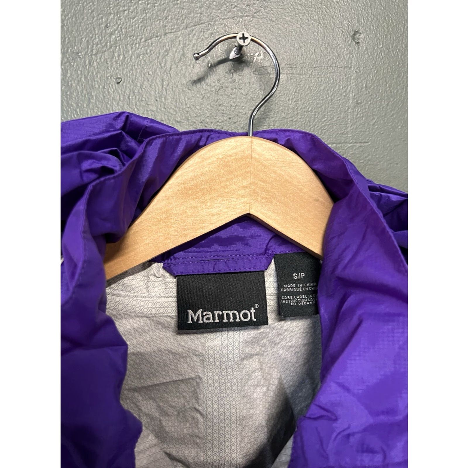 Marmot VINTAGE Marmot Womens Purple Full Zip Outdoor Softshell Jacket Folded Hooded Size Small Size S / US 4 / IT 40 - 3 Thumbnail