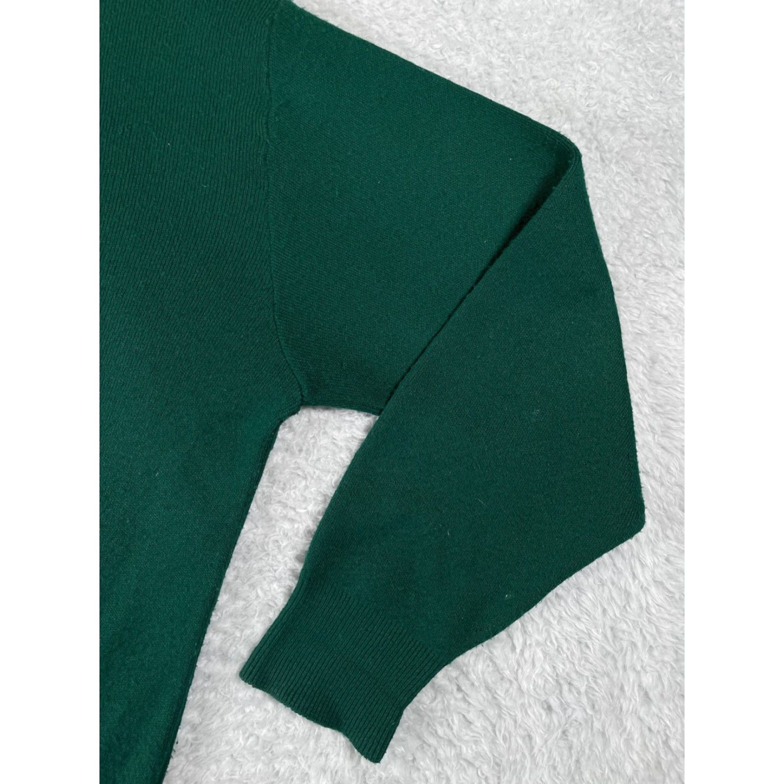 Izod IZOD Sweater Mens Large Green V-Neck Long Sleeve 100% Acrylic Knit Pullover Vintage USA 80s 90s Classic Mens Size US L / EU 52-54 / 3 - 5 Thumbnail