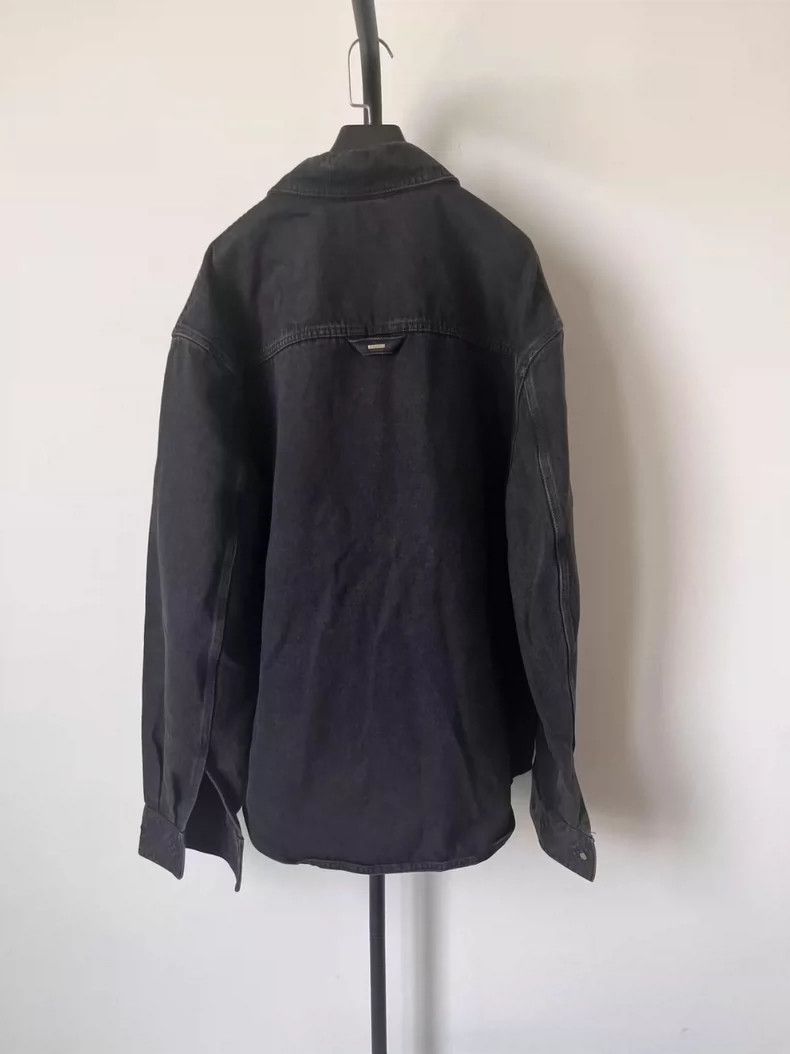 Louis Vuitton Louis Vuitton Washed Logo embossed denim jacket Size US XL / EU 56 / 4 - 2 Thumbnail
