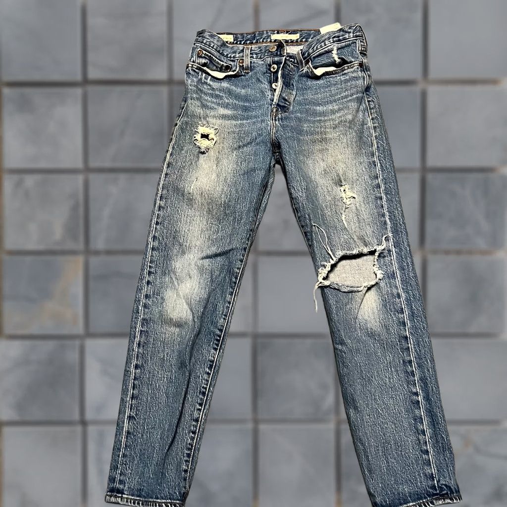 Levi's Levi’s Jeans Womens Cropped Distressed Button Fly Wedgie 28 Blue Regular Womens 28 Wedgie Distressed Button Fly Premium Cropped Jeans Size 28" / US 6 / IT 42 - 1 Thumbnail