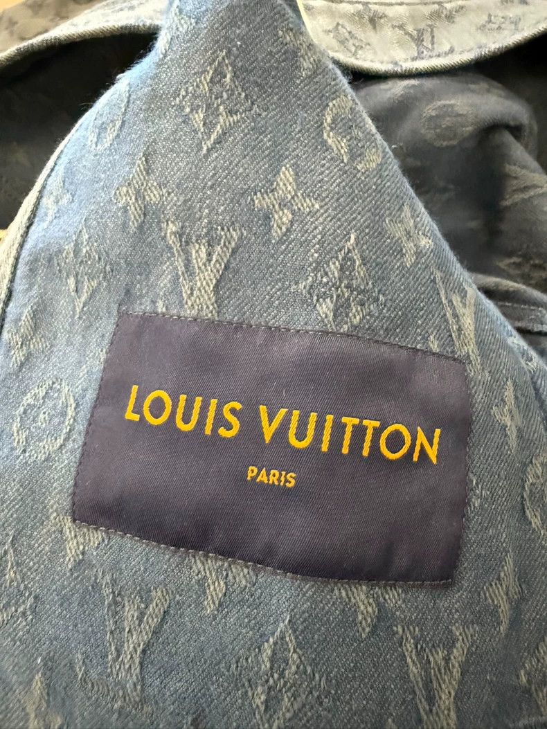 Louis Vuitton Louis Vuitton Logo full-print single-breasted casual long- Size US L / EU 52-54 / 3 - 3 Thumbnail