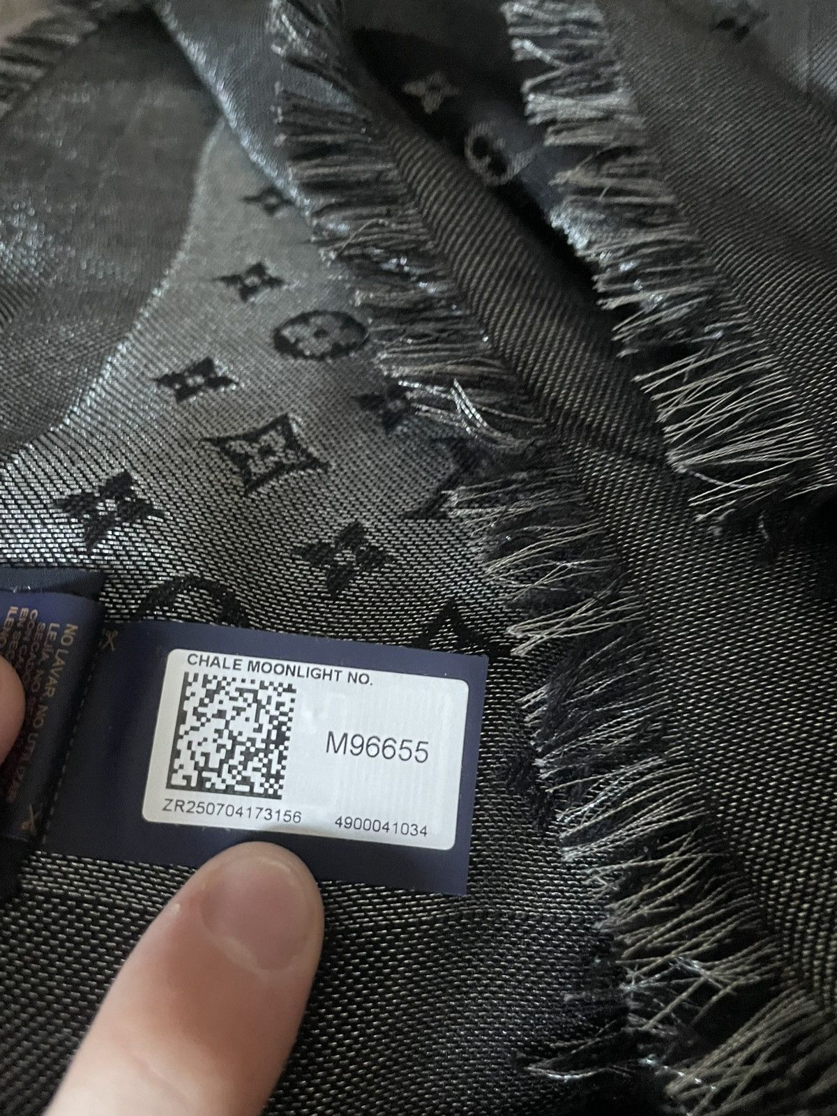 Louis Vuitton Louis Vuitton scarf(650€ in Paris store) Size ONE SIZE - 7 Thumbnail