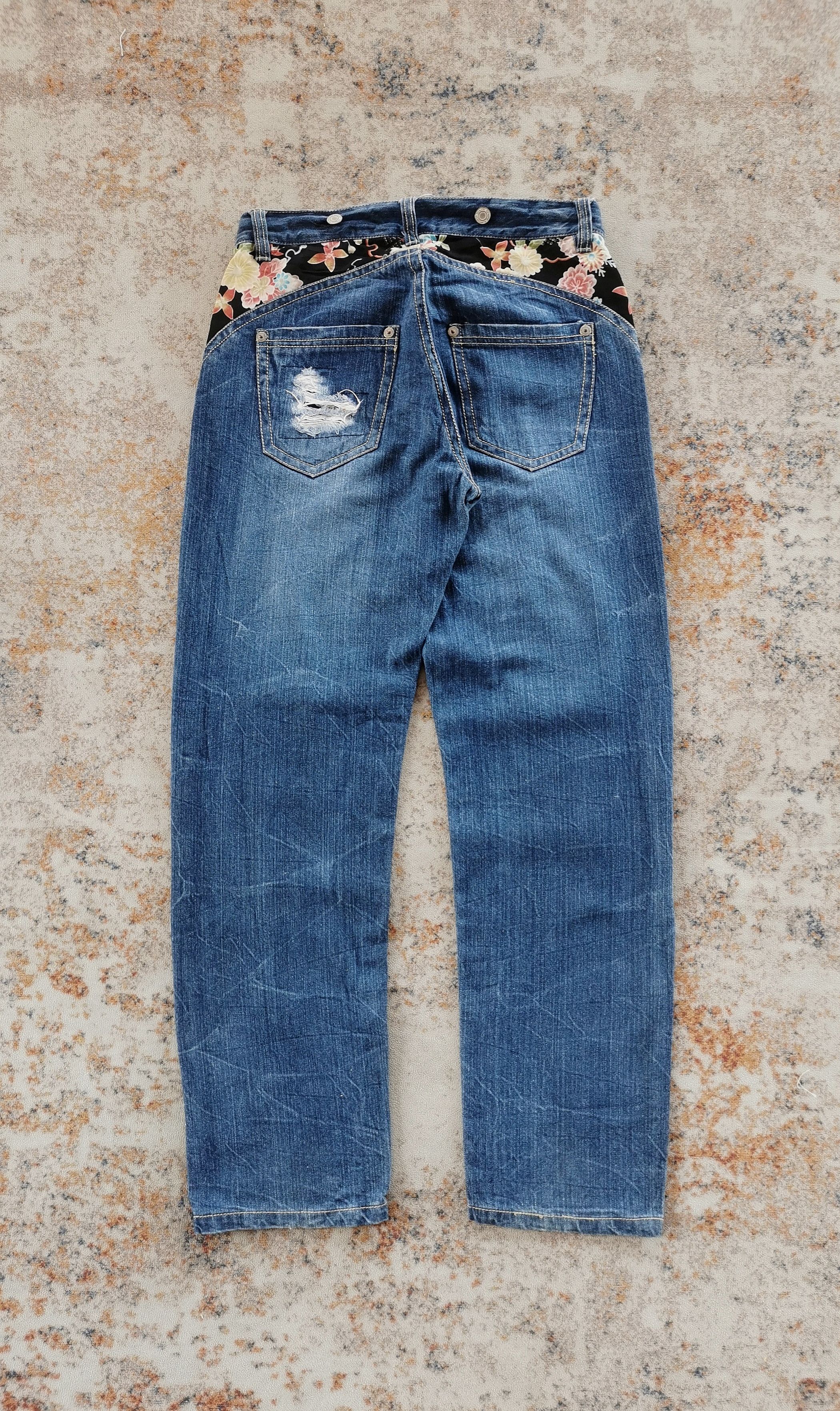 Japanese Brand Distressed Denim Jeans Floral Pattern Waistband Size US 30 / EU 46 - 2 Thumbnail