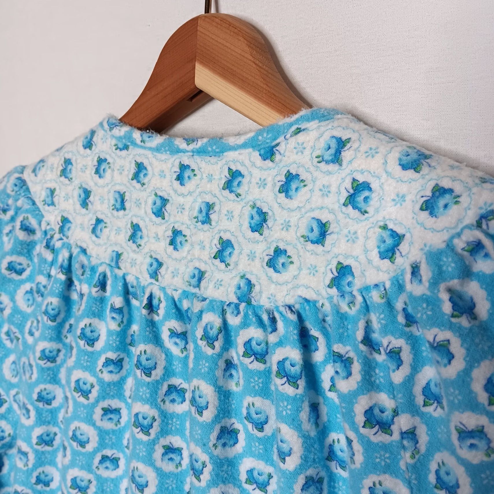 Vintage VINTAGE Dan-Ellen Gown Women's Small Blue Floral Flannel Snap Front Grannycore USA Made 39" Long Size ONE SIZE - 6 Thumbnail