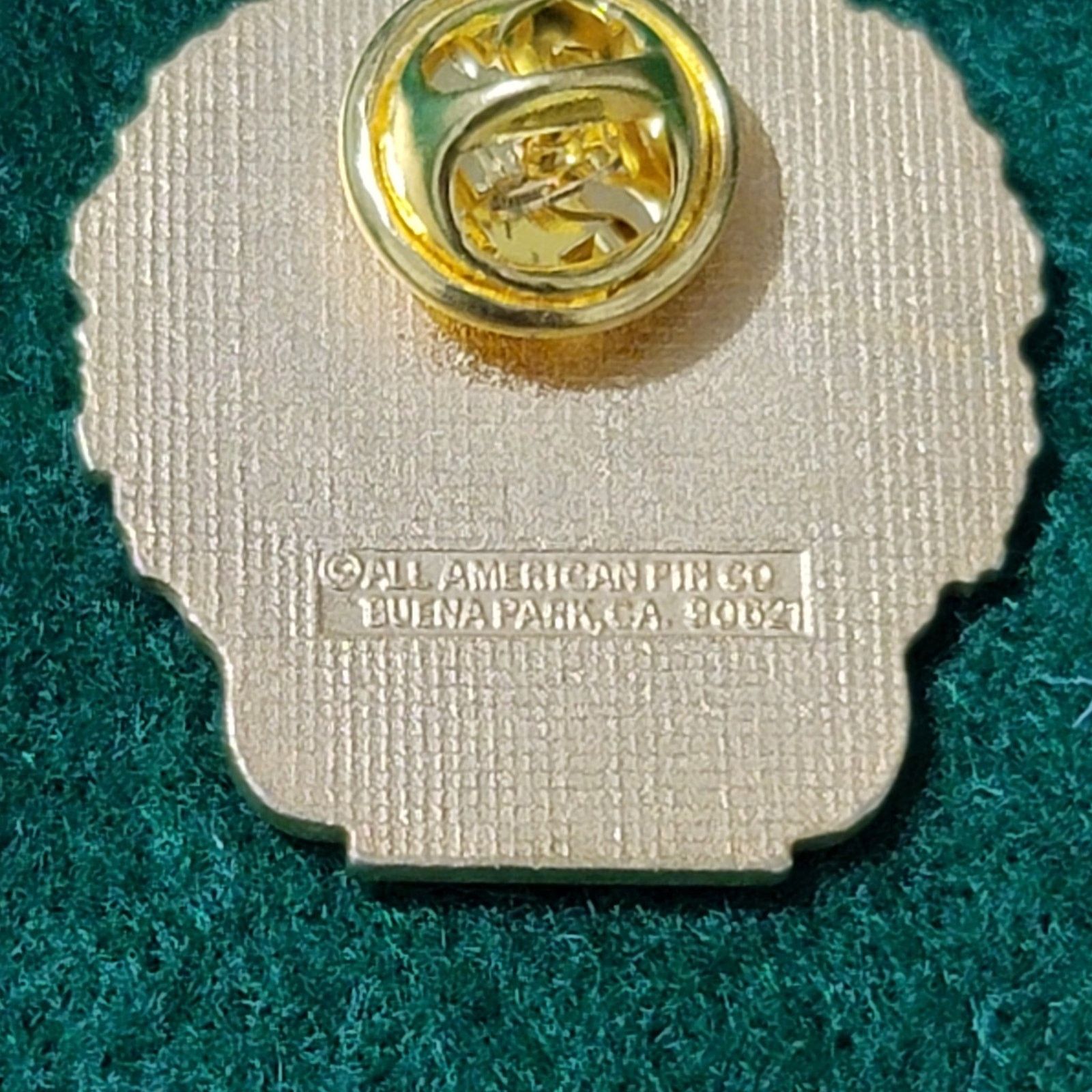 The Unbranded Brand Vtg 1987 Happy Holidays First American Trust Teddy Bear Pin Size ONE SIZE - 3 Thumbnail