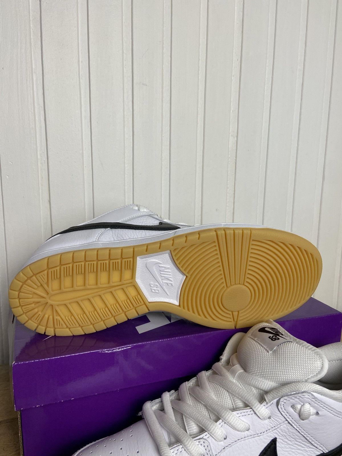 Nike New Nike SB Dunk Low Pro "White Gum" authentic Size 11US Size US 11 / EU 44 - 10 Thumbnail