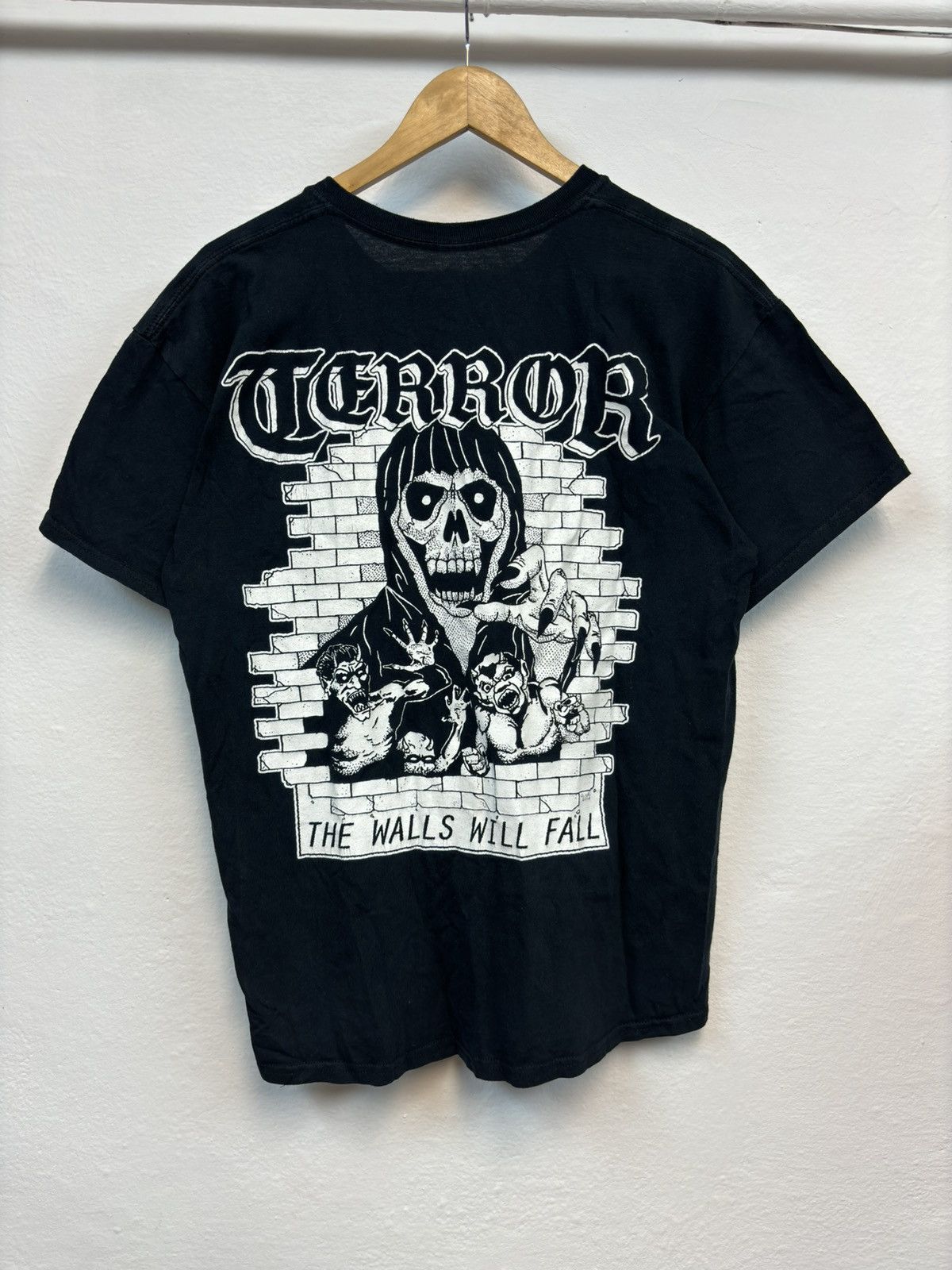 Band Tees × Vintage Vintage Terror The Wall Will Fall Hardcore Band USA T shirt Size US XL / EU 56 / 4 - 1 Thumbnail