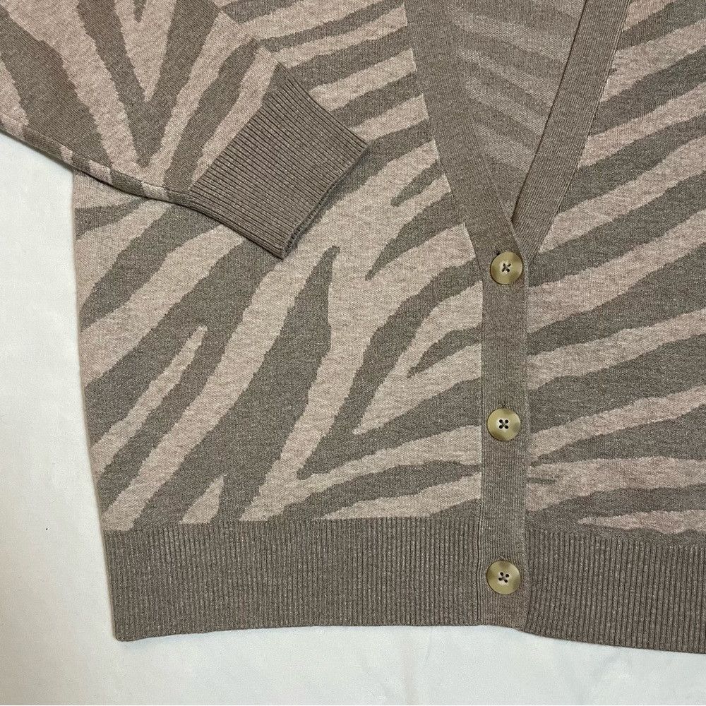 Elie Tahari NWT New Tahari 2 PC Set Top Animal Print Cardigan Size 1X Size XL / US 12-14 / IT 48-50 - 9 Thumbnail