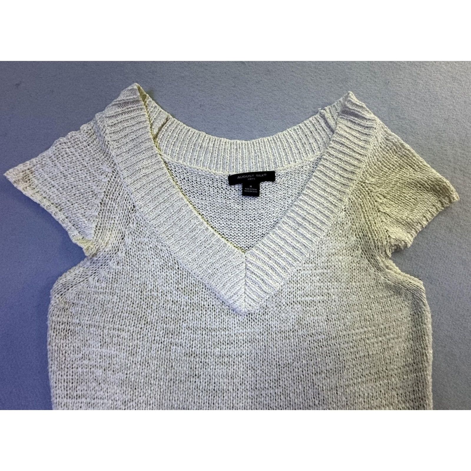 Vintage August Silk Sweater Womens Medium White V Neck Cap Sleeve Open Knit Pullover Size M / US 6-8 / IT 42-44 - 2 Thumbnail