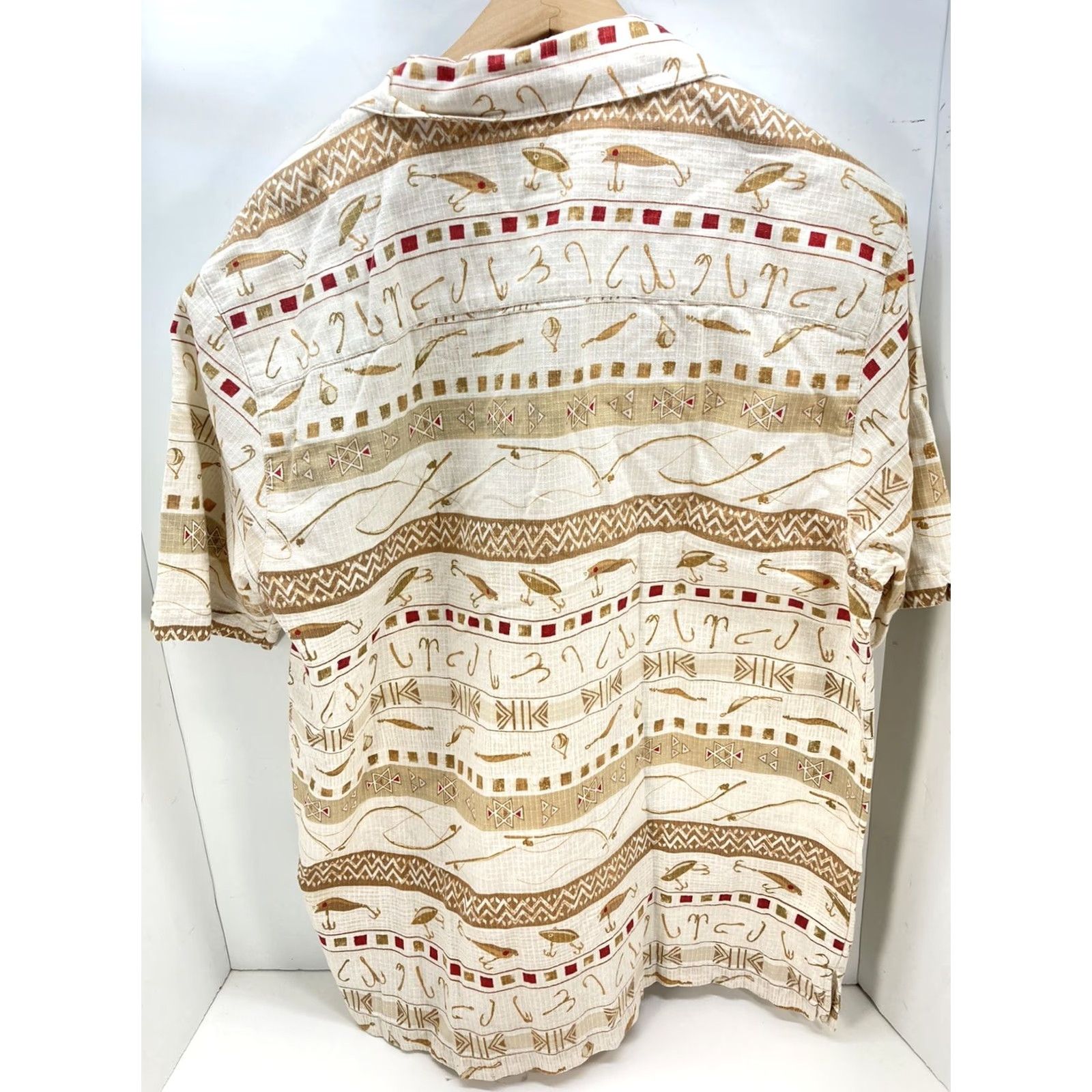 Vintage Woolrich Shirt Mens Short Sleeve Button-Up Fish Lure Hooks All Over Print Size LARGE Beige Cotton Regular Button-Down Collar Men Fish Theme Size US 33 - 5 Thumbnail