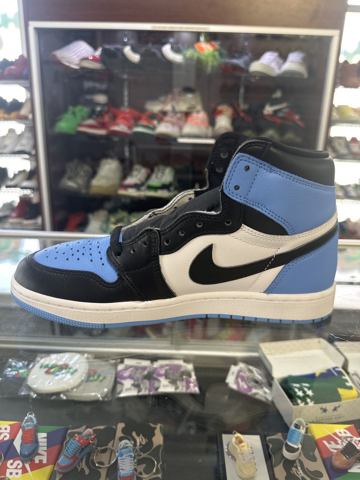 Jordan Brand Jordan 1 Retro High “UNC Toe” Size US 9 / EU 42 - 2 Thumbnail
