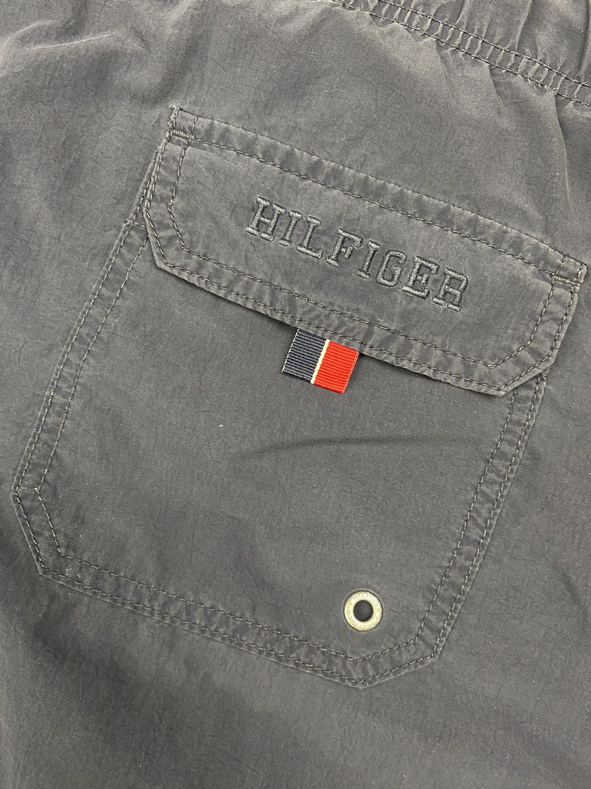 Tommy Hilfiger × Vintage Vintage Tommy Hilfiger Big Logo Shorts Size US 32 / EU 48 - 9 Thumbnail