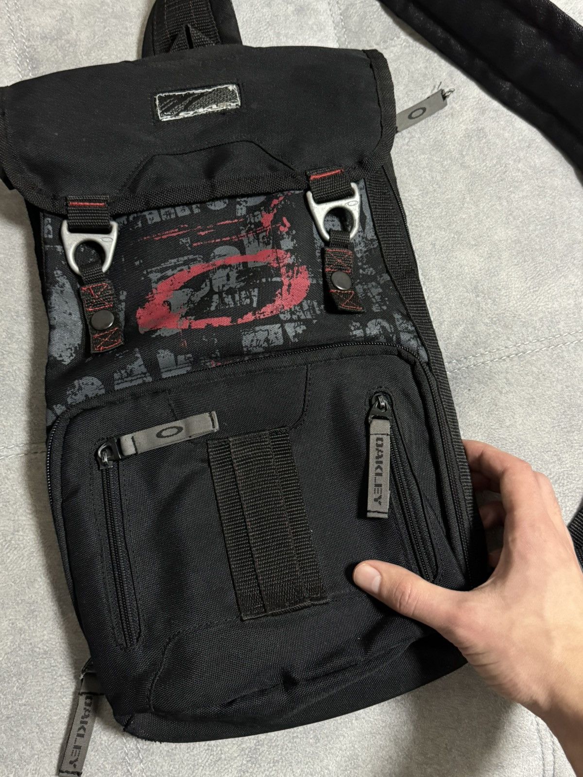 Oakley Vintage Rare Oakley sling crossbody bag backpack Size ONE SIZE - 9 Thumbnail