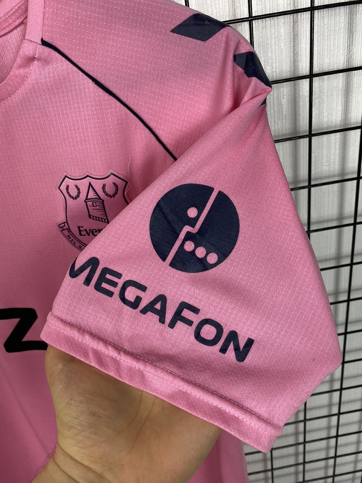 Other Everton soccer jersey 2020 2021 M pink Blokecore football Size US M / EU 48-50 / 2 - 14 Thumbnail