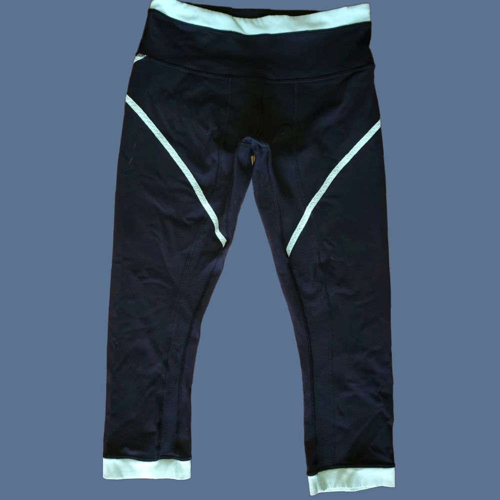 Lululemon Lululemon Capri Pants 6 Black Teal Trim Women Activewear Capri 6 Black Teal Trim Women Size 28" / US 6 / IT 42 - 1 Thumbnail