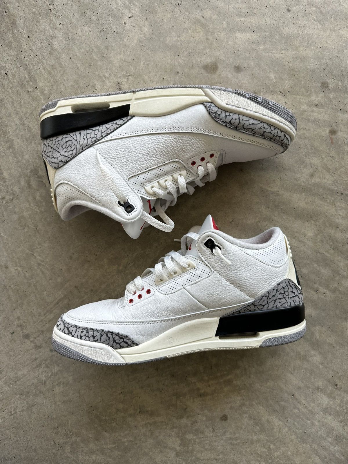 Jordan Brand Jordan 3 White Cement Size US 11 / EU 44 - 2 Thumbnail