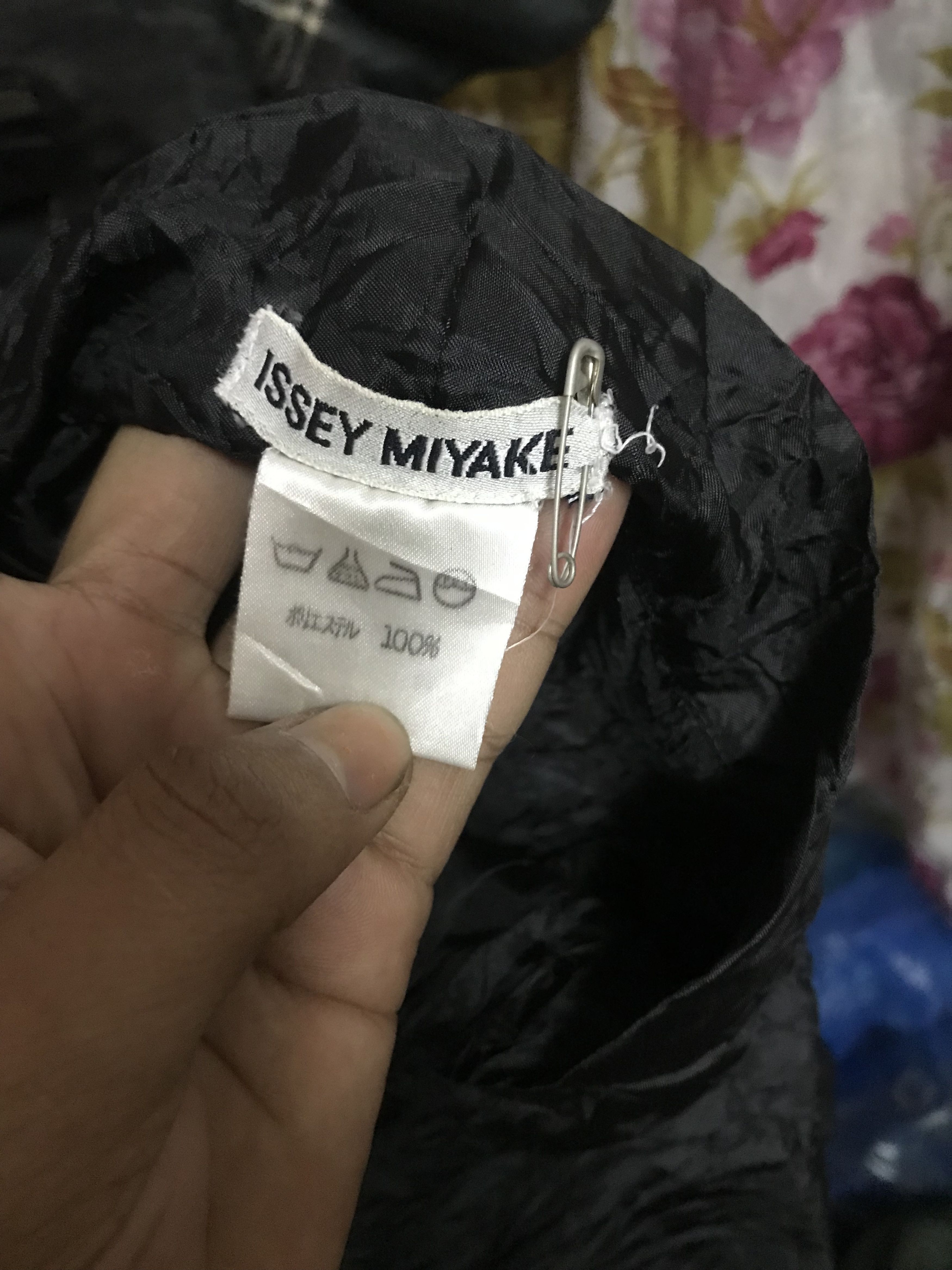 Issey Miyake ISSEY MIYAKE BUTTON Size US M / EU 48-50 / 2 - 6 Thumbnail