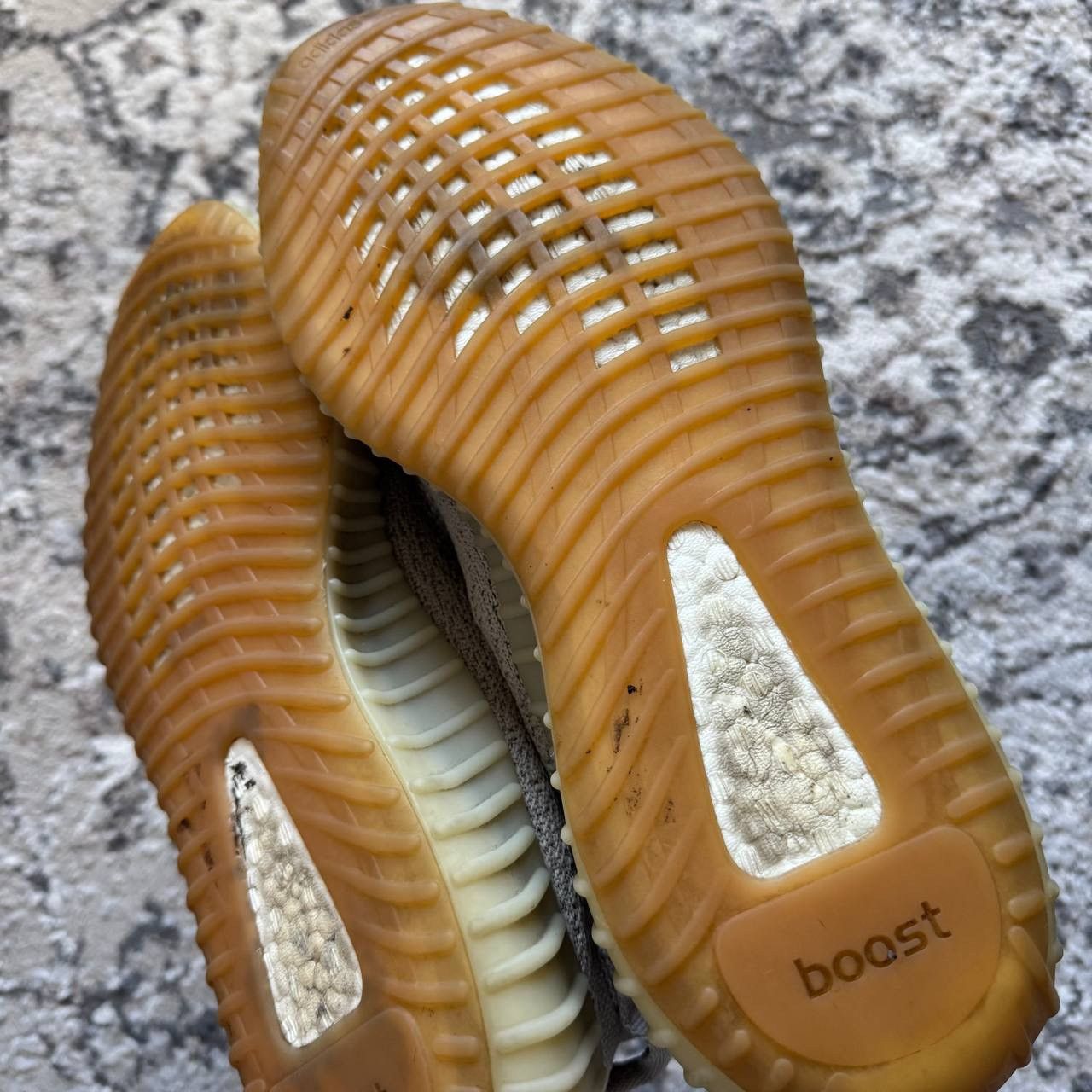 Yeezy Yeezy Boost 350 V2 'Sesame' Size US 11 / EU 44 - 10 Thumbnail