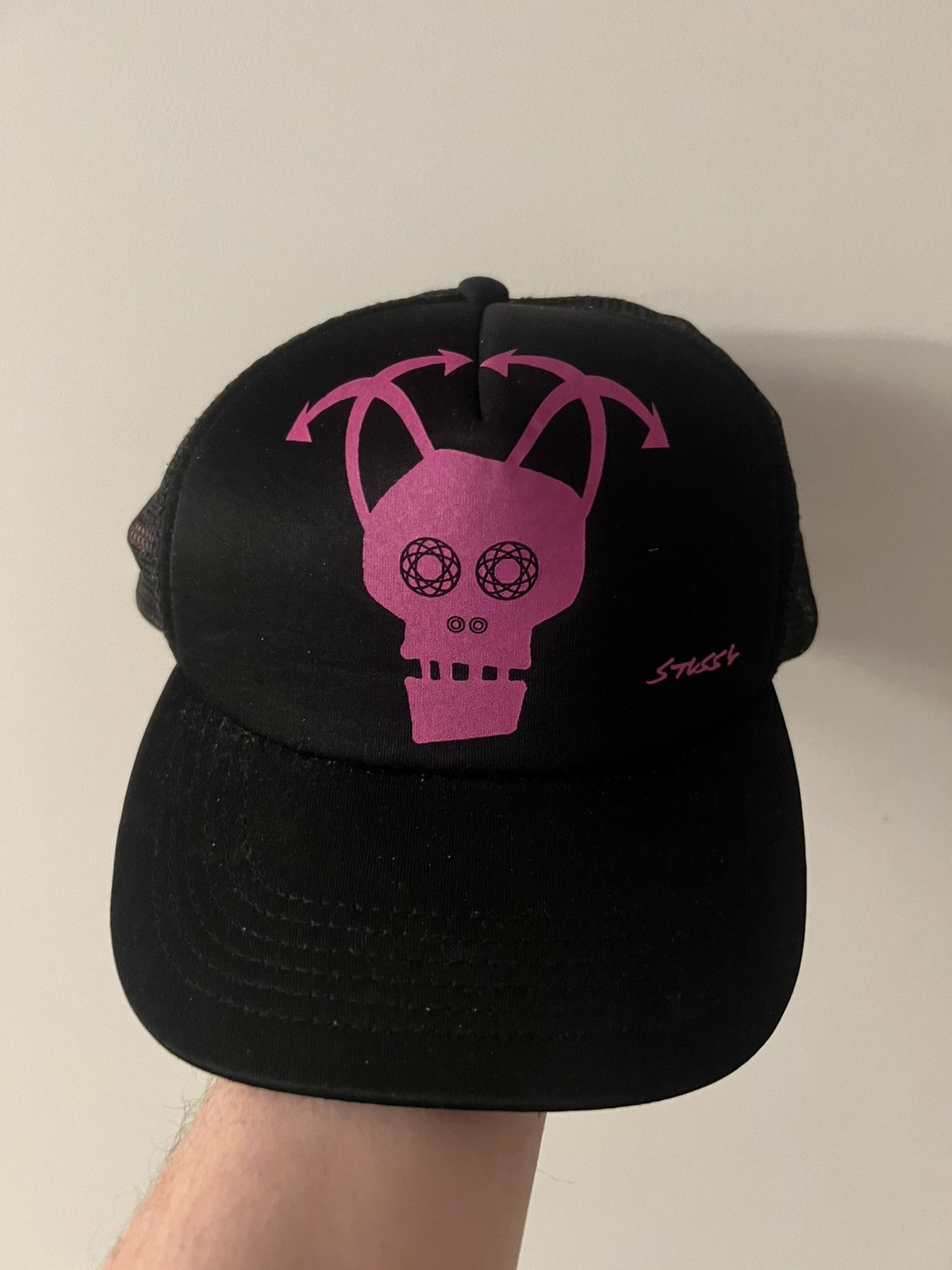 Futura × Japanese Brand × Stussy Stüssy x Futura Devil Bunny Trucker Hat (2000s) Size ONE SIZE - 1 Thumbnail