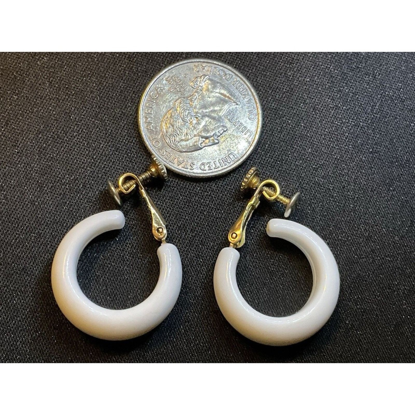Other Vintage White Marvella Screw Back Earrings Size ONE SIZE - 3 Thumbnail