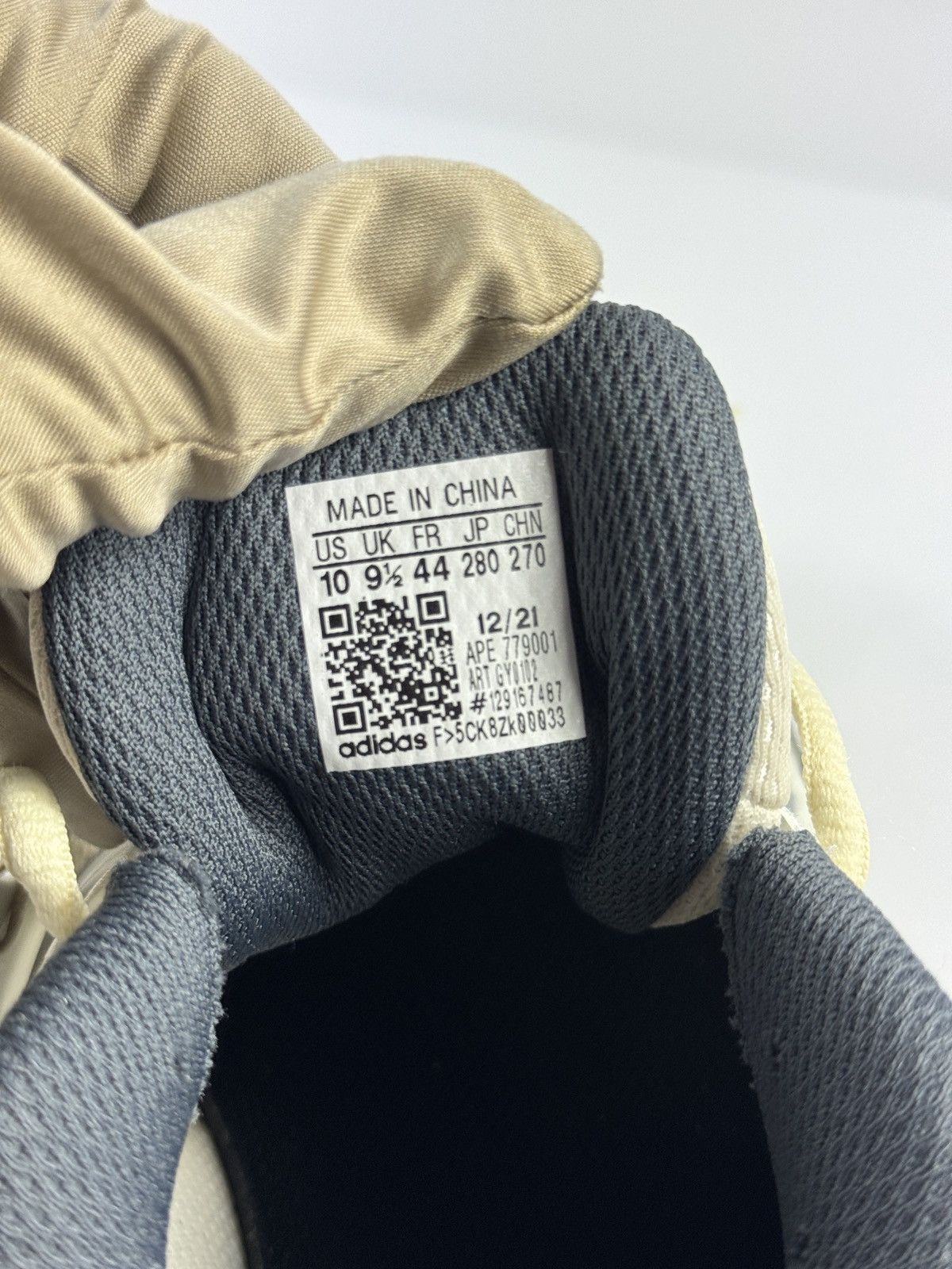 Adidas x BAD BUNNY RESPONSE CL SNEAKERS Size US 10 / EU 43 - 7 Thumbnail