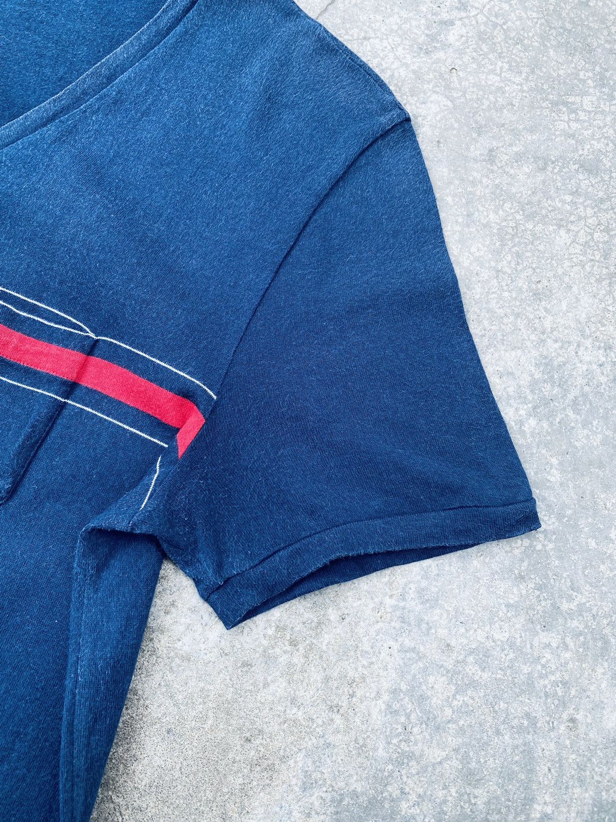 Gucci Vintage Gucci V-Neck Faded Tees Size US S / EU 44-46 / 1 - 5 Thumbnail