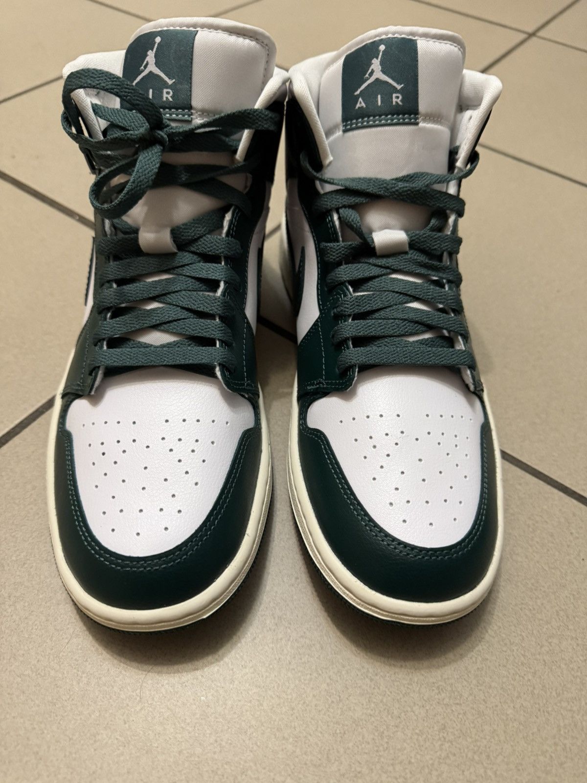 Nike Air Jordan 1 Mid Size US 11 / EU 44 - 3 Thumbnail