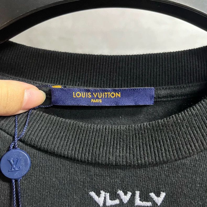 Louis Vuitton Louis Vuitton Black Letter Logo Embroidered Crew Neck Shor Size US M / EU 48-50 / 2 - 2 Thumbnail